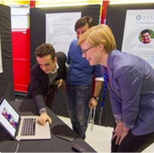 Estudiants de la UPC, ESADE i l'IED presenten projectes d'innovació en necessitats socials a científics del CERN