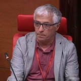 El professor Antonio Rubio, de l'ETSETB, durant la intervenció al Parlament de Catalunya