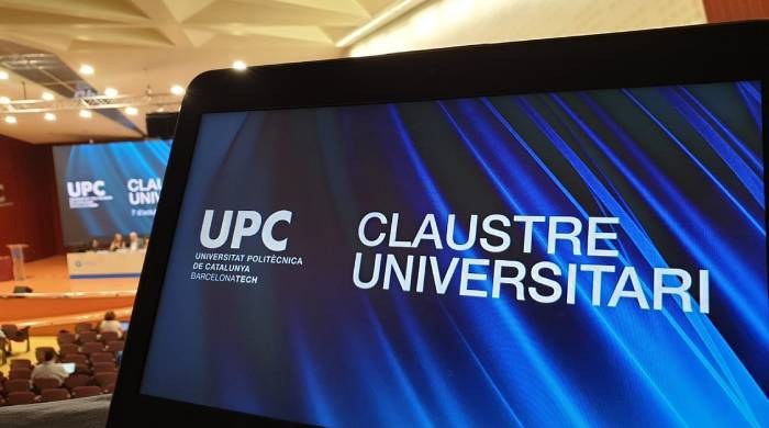 Ròtul del Claustre Universitari en una pantalla d'ordinador portàtil