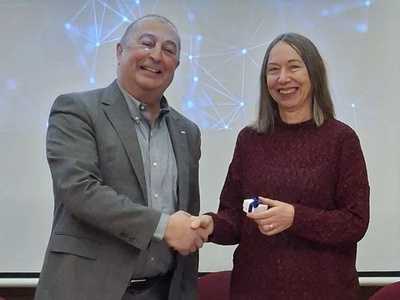 El rector, Francesc Torres, i la professora Montse Pardàs, en l'acte de presa de possessió