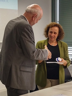 El rector Daniel Crespo i la professora Montserrat Pérez, en l'acte de presa de possessió