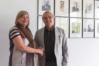 Pilar Garcia-Almirall, juntament amb el rector, Enric Fossas, durant el seu nomenament