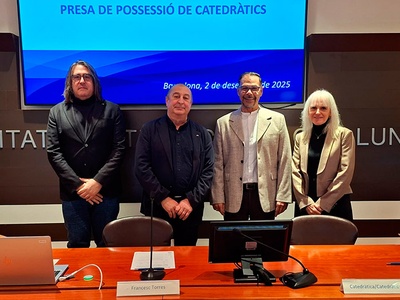 El catedràtic Orlando Santana, amb el rector de la UPC; la secretària general, Neus Cónsul, i el vicerector Jordi Romeu