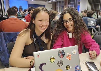Dues estudiants, a la HackUPC 2024