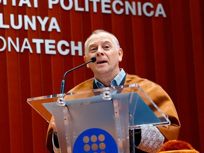El professor Ferran Marqués, durant l'elogi dels mèrits d'Antonio Torralba