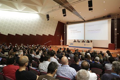 L’arquitecta Carme Pigem inaugura el curs acadèmic 2017-2018 a la UPC en un acte marcat per la situació que viu Catalunya