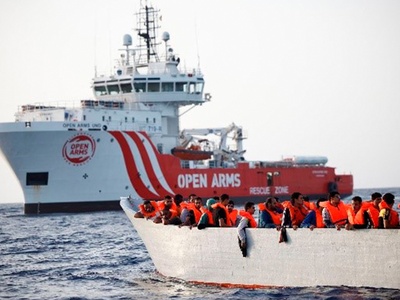 Vaixell Open Arms en operació rescat persones al mar