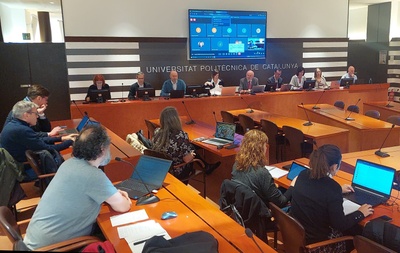 Membres del Consell de Govern reunits a la Sala de Juntes del Rectorat, del 24 d'abril