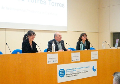 La vicerectora Ariadna Llorens, el rector Francesc Torres i la directora Marisa Zaragozá, en un moment de l'acte