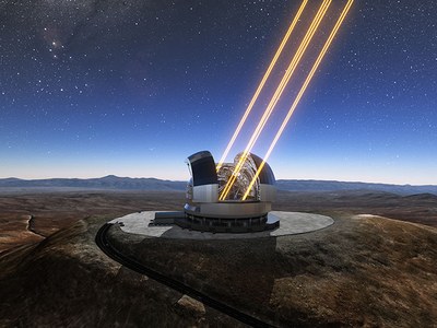 Simulació dels làsers que farà servir el telescopi per crear estrelles guies artificials per mesurar fins a quin punt la llum es distorsiona per les turbulències de l'atmosfera terrestre