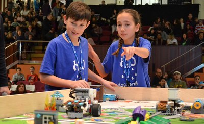 Els equips de la FIRST LEGO League es posen en òrbita a la UPC per despertar vocacions científiques i tecnològiques