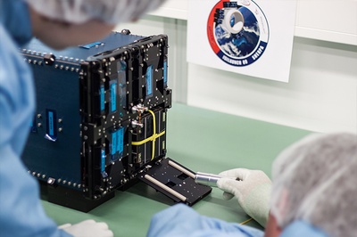 El NanoSat Lab de la UPC inaugura instal·lacions al Campus Nord i llançarà, a finals de mes, el CubeCat-1