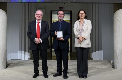 Lliurament del premi al professor David López Álvarez