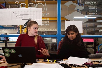Estudiants de la UPC, l’IED i ESADE dissenyen al CERN solucions per promoure el desenvolupament sostenible de la humanitat