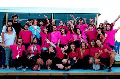 L'equip 'TO', celebrant un dels tercers premis