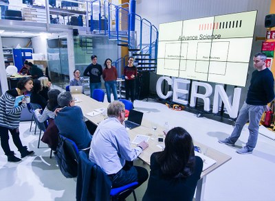 Estudiants de la UPC, ESADE i l’IED dissenyen, amb el CERN, solucions innovadores per als grans reptes de la humanitat