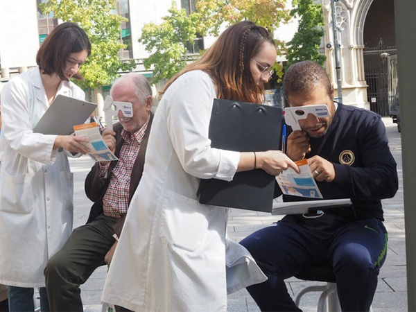 Estudiants de la FOOT revisant la visió a Terrassa