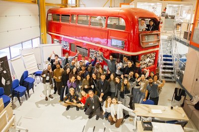 Els estudiants de la UPC, ESADE i l’IED Barcelona, a la gala final al CERN on han exposat els seus projectes