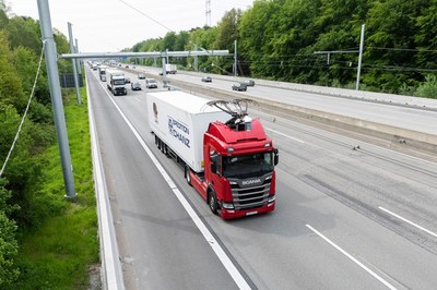 Estudien la recàrrega de vehicles elèctrics en autopista per catenària