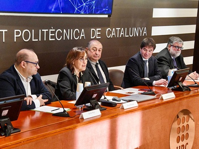 D'esquerra a dreta: el president de FGC, Carles Ruiz; la consellera Silvia Paneque; el rector Francesc Torres; l'alcalde  Xavier-Guitart, i el vicerector Jordi-Berenguer, en un moment de la presentació