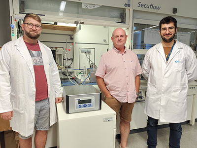 Equip investigador del catalitzador Permanently Polarized Hydroxy