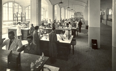 El Laboratori General d'Assaigs i Condicionament de l'Escola d'Enginyers Industrials de Barcelona, al carrer Compte d'Urgell. Imatge: Arxiu ETSEIB - Memòria Digital UPC