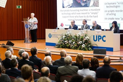 Ulrike Felt: "La Universitat ha de formar professionals compromesos i amb capacitat de resposta davant dels reptes d'una societat en ràpida evolució"
