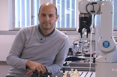 L’investigador Raúl Benítez respon les preguntes clau de la intel·ligència artificial en un nou vídeo de la sèrie #looopers