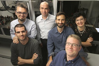 Investigadors de l’ICFO construeixen una xarxa d’informació quàntica híbrida