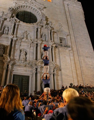 La UPC, juntament amb altres universitats, investiga la manera més segura d’alçar castells