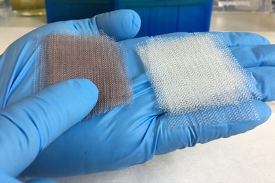 La llum i la nanotecnologia es combinen per prevenir la contaminació bacteriana dels implants mèdics