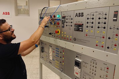 La UPC inaugura a Terrassa l’Aula ABB, equipada amb alta tecnologia en accionaments i control de motors elèctrics