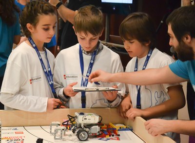 La UPC inaugura la ronda de tornejos de la FIRST LEGO League a Barcelona