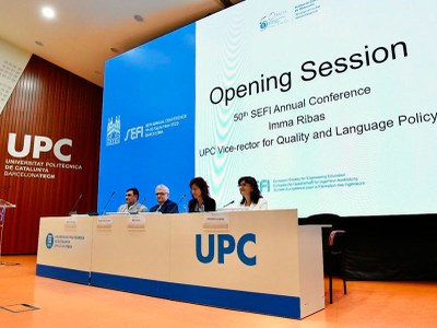 Santiago Silvestre, professor de la UPC; Hannu-Matti Järvinen, president de la SEFI; Imma Ribas, vicerectora de Qualitat i Política Lingüística, i Ariadna Llorens, directora de l'ICE