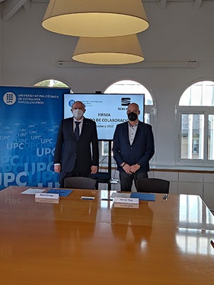El rector de la UPC, Daniel Crespo, i el vicepresident executiu d'Investigació i Desenvolupament de SEAT, Werner Tietz