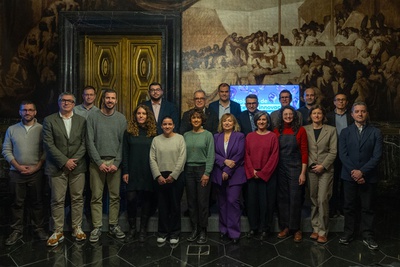 Fotografia dels premiats al Saló de Cròniques de l’Ajuntament de Barcelona