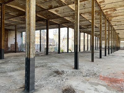 Columnes interiors de la Fàbrica Nova en l'estat actual