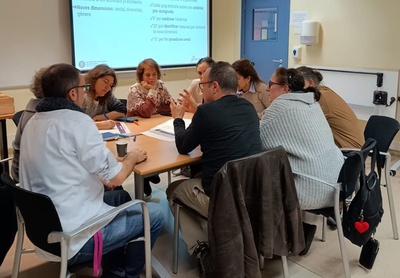 Un grup de treball participant en el taller de cocreació fet durant la jornada