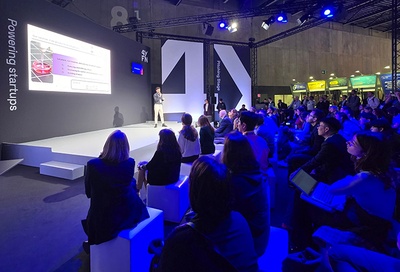 Un dels joves emprenedors presentant la seva empresa emergent a la UPC Pitching Session, en el marc del 4YFN