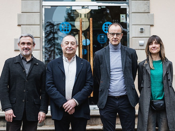 D'esquerra a dreta, el director de l'ETSAV, Pere Fuertes; el rector Francesc Torres; el director del Poble Espanyol, Anton Vidal Agustí, i la professora de l'ETSAV, Sandra Moliner