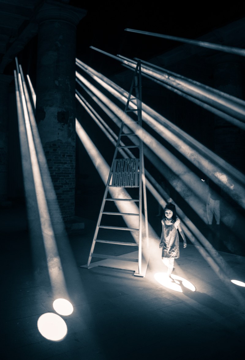 P68 Play with me _ Crepuscular rays made by Spotlights.jpg