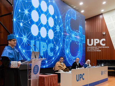 Oriol Vinyals during his acceptance speech