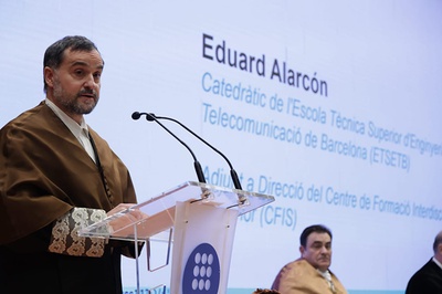 Professor Eduard Alarcón, sponsor of the ceremony, reading the oration in praise of Oriol Vinyals