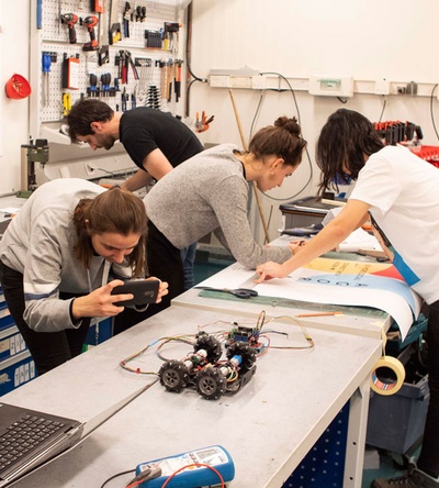 Students from ESADE, IED and the UPC present prototypes and solutions to improve urban mobility at CERNS