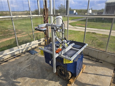 Mobile autonomous robot equipped with sensors for real-time crop growth monitoring