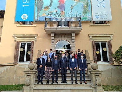 Representatives of both entities in front of the UPC’s Rectorat building on the day of signing the agreement