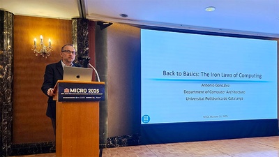 Antonio González speaking at the 2025 MICRO Conference.