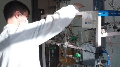 The project involving bacteria that recover metals from electronic devices is led by the researcher Toni Dorado.