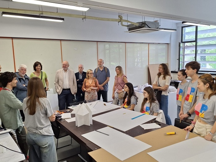 Estudiantes de la ETSAB en su visita a Shangai