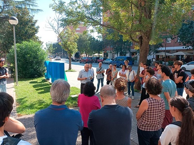 Concentración ante la entrada de la Escuela Politécnica Superior de Ingeniería de Manresa (EPSEM)